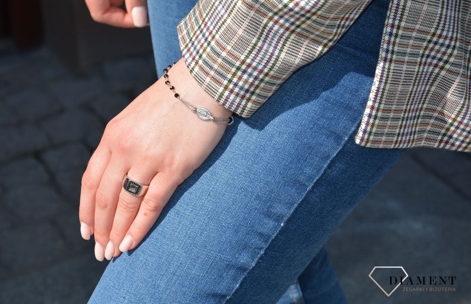 Srebrny sygnet z czarnymi cyrkoniami Dall'Acqua. Dodatek spodoba się kobiecie kochającej minimalizm, nowoczesność i elegancję. Prawdziweaaa srebro. Sygnety damskie (2).jpg